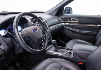 Подержанный автомобиль Ford Explorer 2018 года (10 фото)
