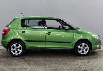 Подержанный автомобиль Skoda Fabia Hatchback 2013 года (4 фото)