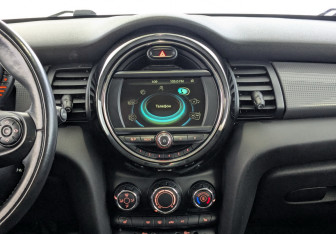 Подержанный автомобиль MINI Hatch 2017 года (26 фото)