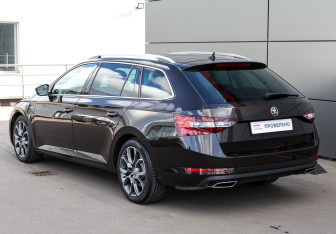 Подержанный автомобиль Skoda Superb Wagon 2016 года (7 фото)