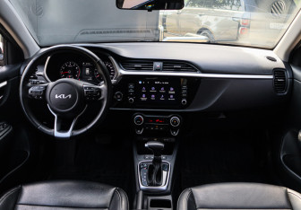 Подержанный автомобиль Kia Rio Hatchback 2021 года (9 фото)