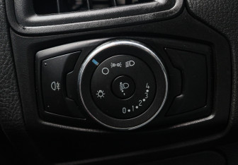 Подержанный автомобиль Ford Focus Hatchback 2013 года (16 фото)