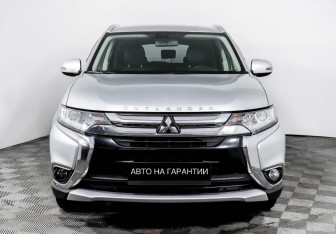 Подержанный автомобиль Mitsubishi Outlander 2016 года (2 фото)
