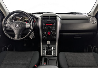 Подержанный автомобиль Suzuki Grand Vitara 2014 года (14 фото)
