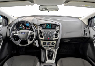 Подержанный автомобиль Ford Focus Wagon 2015 года (14 фото)