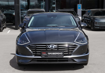 Подержанный автомобиль Hyundai Sonata 2022 года (2 фото)