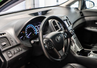 Подержанный автомобиль Toyota Venza 2013 года (7 фото)