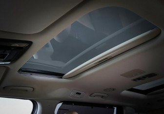 Подержанный автомобиль Kia Carnival 2022 года (21 фото)