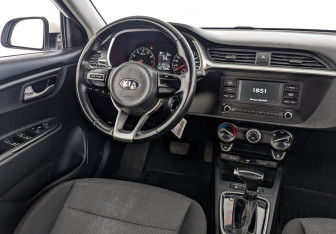 Подержанный автомобиль Kia Rio Hatchback 2021 года (23 фото)