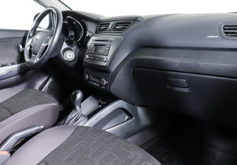 Подержанный автомобиль Kia Rio Hatchback 2017 года (9 фото)