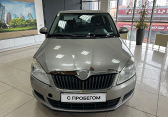 Подержанный автомобиль Skoda Fabia Hatchback 2011 года (2 фото)