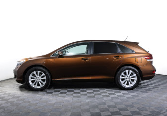 Подержанный автомобиль Toyota Venza 2014 года (8 фото)