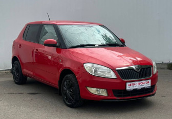 Подержанный автомобиль Skoda Fabia Hatchback 2013 года (3 фото)