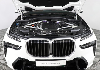 Новый BMW X7 2025 (10 фото)