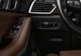 Подержанный автомобиль BMW X5 2021 года (9 фото)