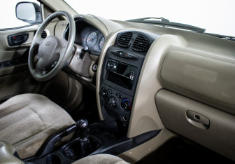 Подержанный автомобиль Hyundai Santa Fe 2001 года (10 фото)