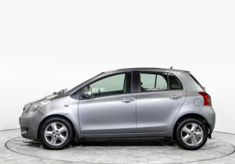 Подержанный автомобиль Toyota Yaris Hatchback 2008 года (6 фото)