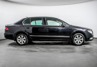 Подержанный автомобиль Skoda Superb Liftback 2009 года (4 фото)