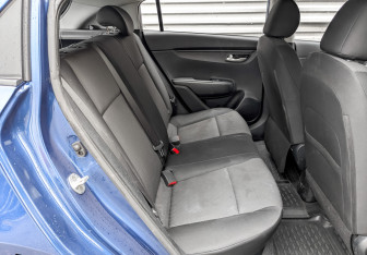 Подержанный автомобиль Kia Rio Hatchback 2021 года (12 фото)