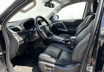Подержанный автомобиль Mitsubishi Pajero Sport 2022 года (9 фото)