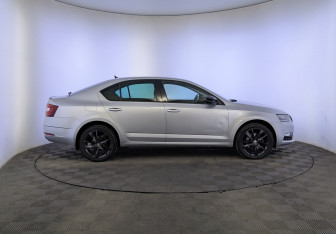 Подержанный автомобиль Skoda Octavia Liftback 2019 года (4 фото)