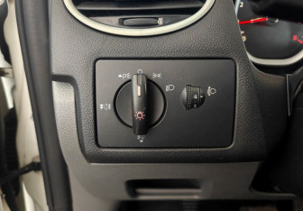Подержанный автомобиль Ford Focus Hatchback 2010 года (15 фото)