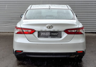 Подержанный автомобиль Toyota Camry Sedan 2021 года (6 фото)