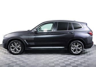 Подержанный автомобиль BMW X3 2022 года (8 фото)
