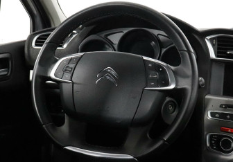 Подержанный автомобиль Citroen C4 Sedan 2017 года (7 фото)