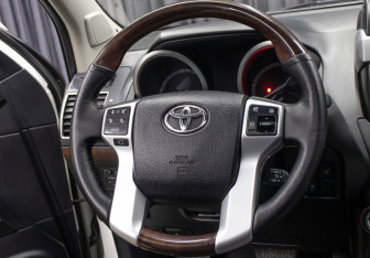 Подержанный автомобиль Toyota Land Cruiser Prado 2014 года (16 фото)