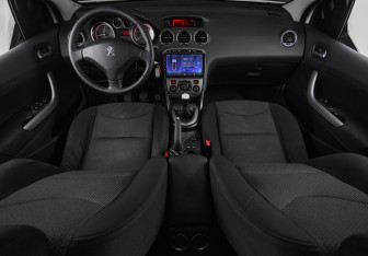 Подержанный автомобиль Peugeot 408 2012 года (17 фото)