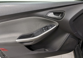Подержанный автомобиль Ford Focus Hatchback 2012 года (11 фото)