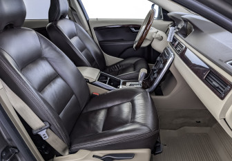 Подержанный автомобиль Volvo XC70 2011 года (24 фото)