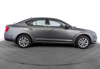 Подержанный автомобиль Skoda Octavia Liftback 2019 года (4 фото)