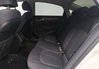 Подержанный автомобиль Hyundai Sonata 2018 года (11 фото)