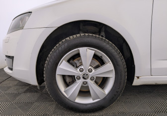 Подержанный автомобиль Skoda Octavia Liftback 2014 года (12 фото)