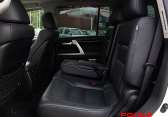 Подержанный автомобиль Toyota Land Cruiser Suv 2021 года (8 фото)