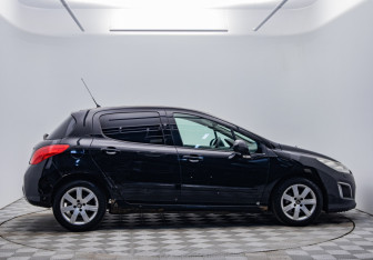 Подержанный автомобиль Peugeot 308 Hatchback 2011 года (4 фото)