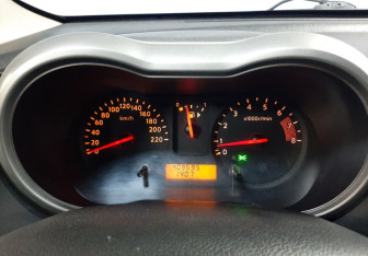 Подержанный автомобиль Nissan Note 2008 года (13 фото)