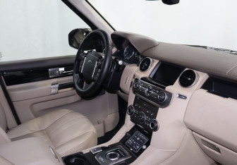 Подержанный автомобиль Land Rover Discovery 2014 года (10 фото)