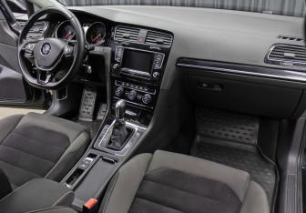 Подержанный автомобиль Volkswagen Golf Hatchback 2013 года (11 фото)