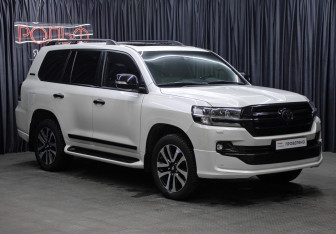 Подержанный автомобиль Toyota Land Cruiser Suv 2018 года (3 фото)