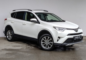 Подержанный автомобиль Toyota RAV4 2016 года (3 фото)