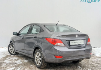Подержанный автомобиль Hyundai Solaris Sedan 2013 года (7 фото)