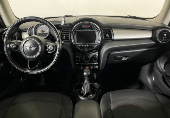 Подержанный автомобиль MINI Hatch 2015 года (12 фото)