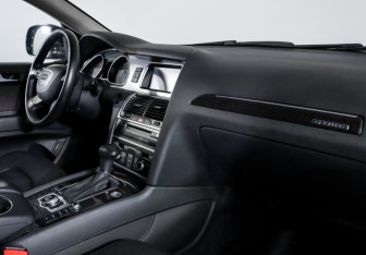 Подержанный автомобиль Audi Q7 2012 года (9 фото)