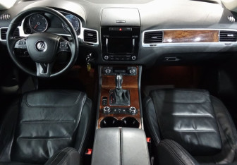 Подержанный автомобиль Volkswagen Touareg 2011 года (11 фото)