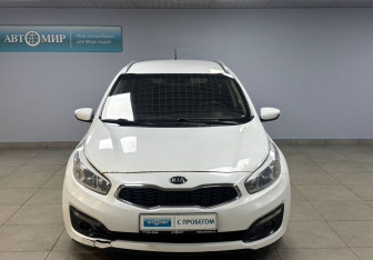 Подержанный автомобиль Kia Ceed Wagon 2016 года (2 фото)