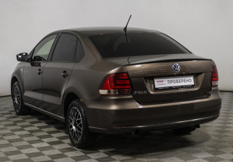 Подержанный автомобиль Volkswagen Polo Sedan 2015 года (7 фото)
