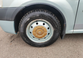 Подержанный автомобиль Renault Logan Sedan 2007 года (11 фото)